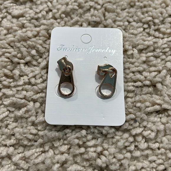 Jewelry - ⭐️ $15 for 2 ⭐️ BNWT Gold Zipper Earrings